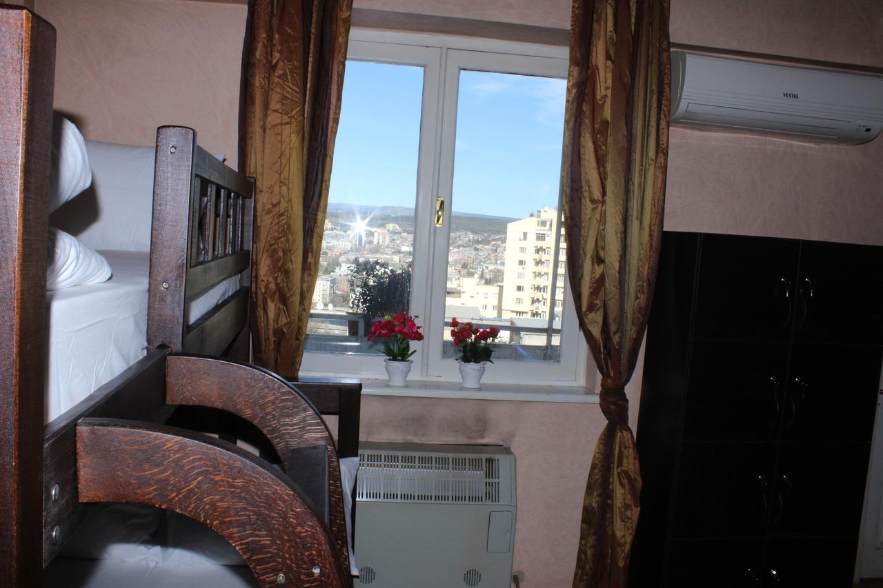 Herrmas Hostel Tbilisi Exterior photo