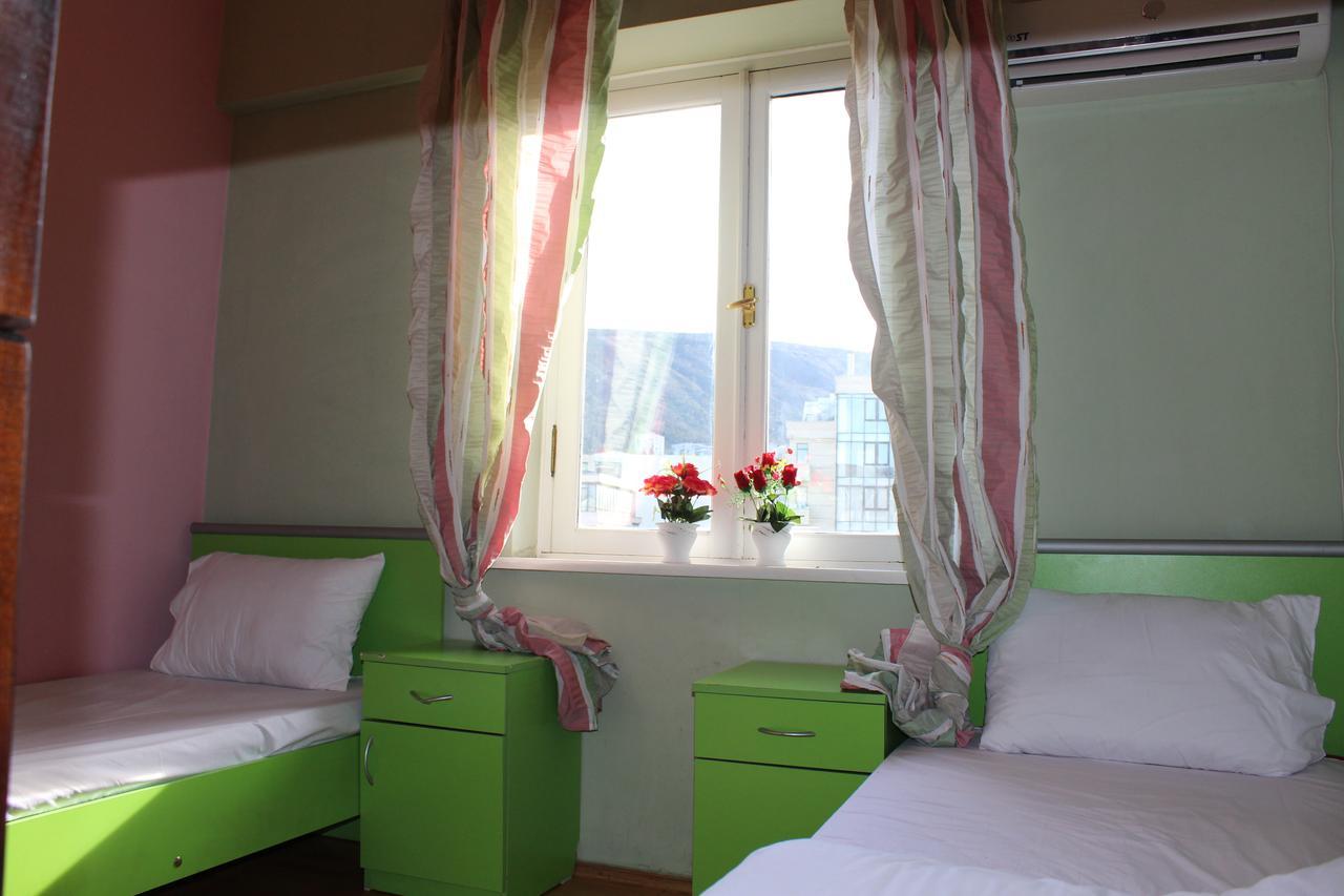 Herrmas Hostel Tbilisi Exterior photo